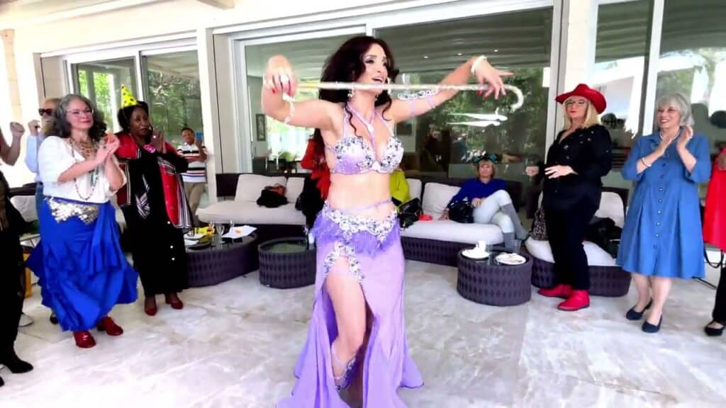 Video Thumbnail: Gal Shimron belly dancer dança do ventre baile رقص شرقي גל שמרון רקדנית בטן